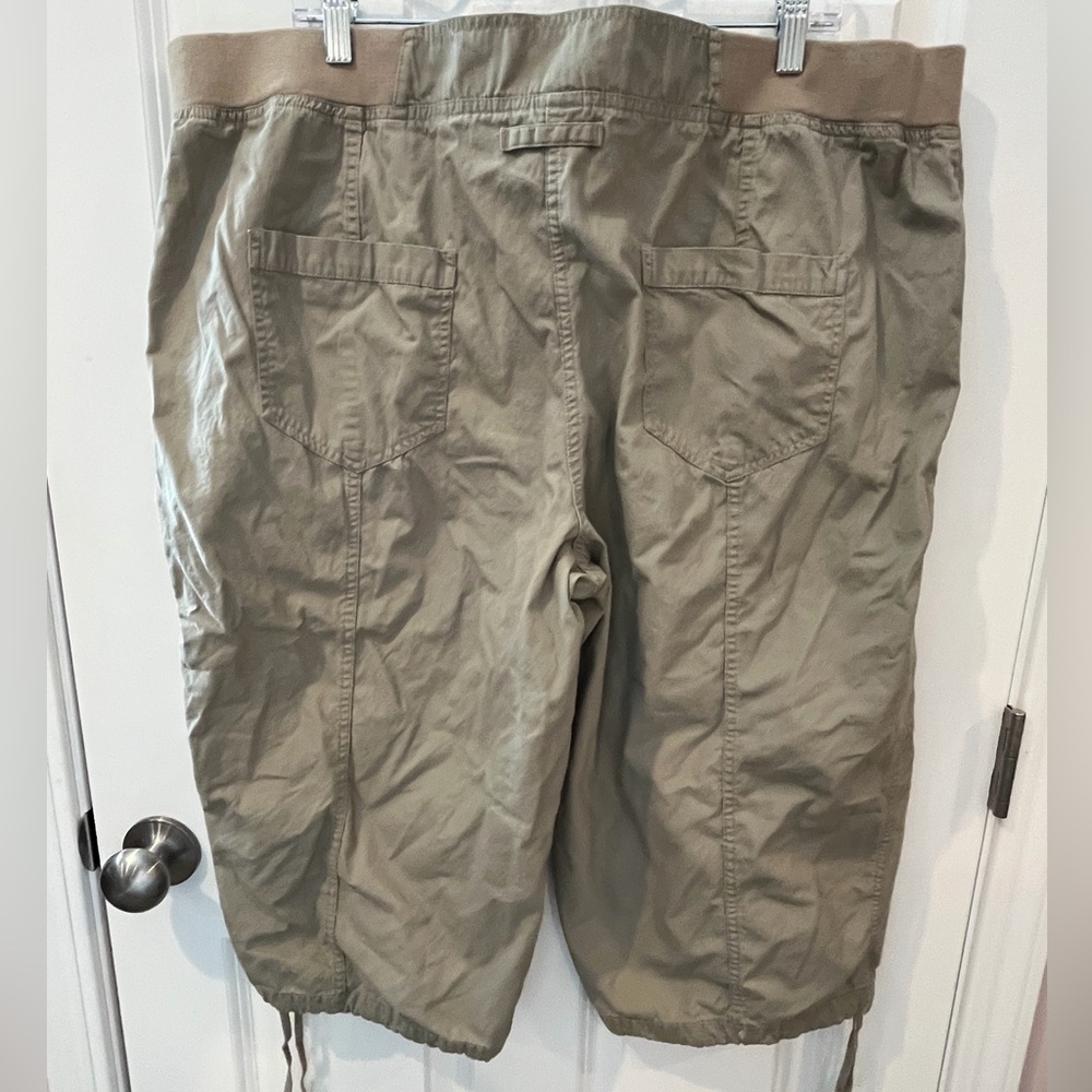 Basic Editions Green Capri Shorts Size 22W - Picture 5 of 5